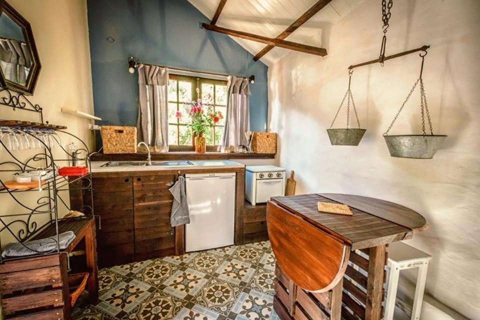 Unique Tiny House With Natural Building Techniques フィゲイロー・ドス・ヴィーニョス エクステリア 写真