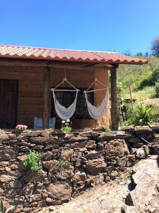 Unique Tiny House With Natural Building Techniques フィゲイロー・ドス・ヴィーニョス エクステリア 写真